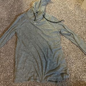 Women’s long sleeve hooded shirt